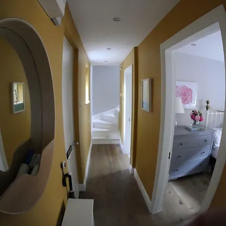 펜션 Chic Ballsbridge For Rent 더블린